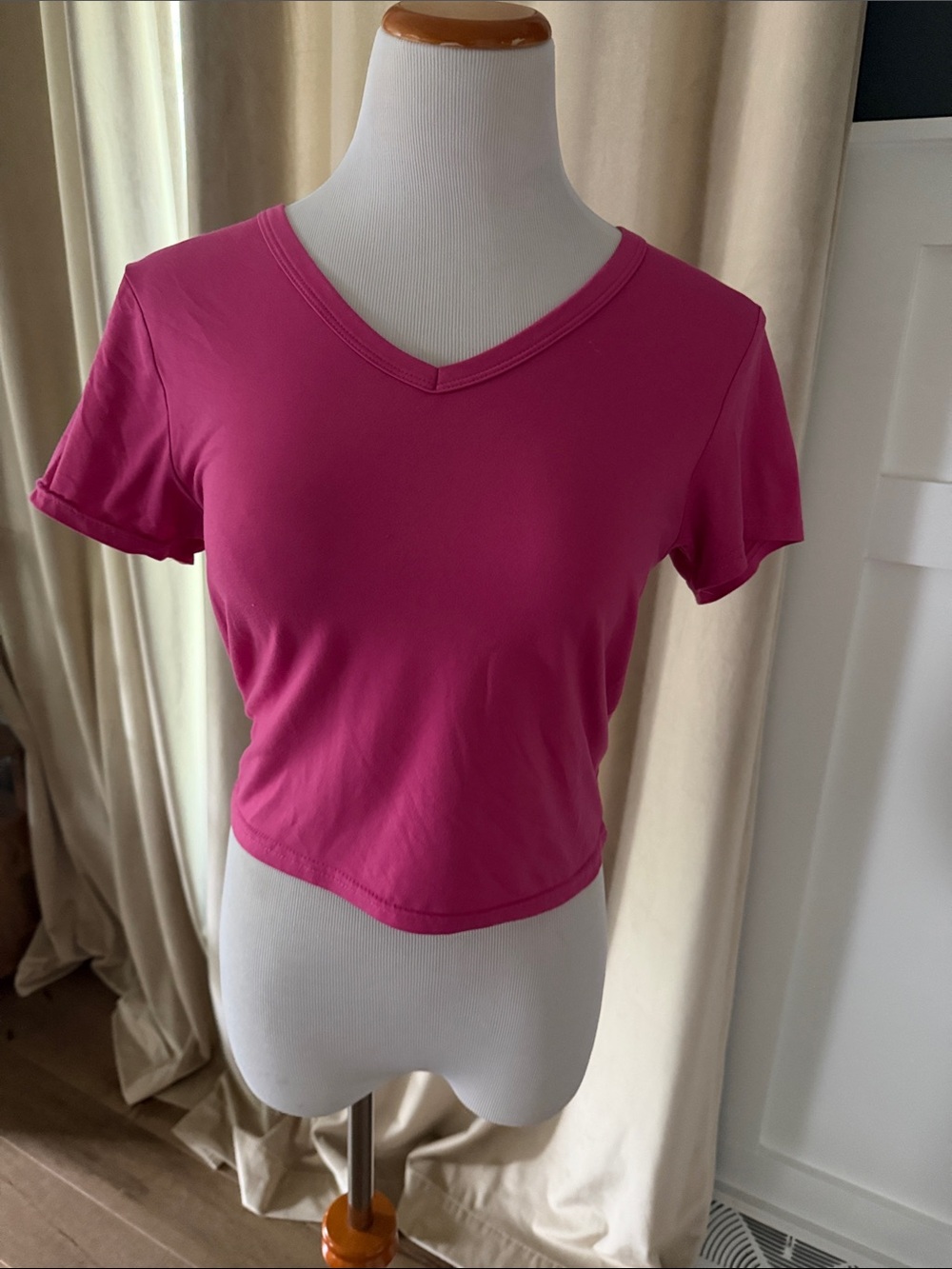 Olivia Rae Cropped V-Neck Top in Bright Pink💋